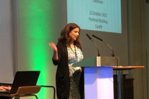 julia-roberts-at-a-podium-delivering-a-presentation